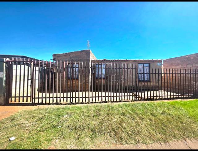 2 BEDROOM HOUSE FOR SALE IN WINDMILL PARK EXT